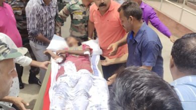 rescue-lasted-for-4-hours-to-save-the-girl-the-daughter-trapped-at-60-feet-in-the-600-feet-deep-bore-was-rescued-the-brave-operation-of-the-army-in-dhrangdhra-was-successful