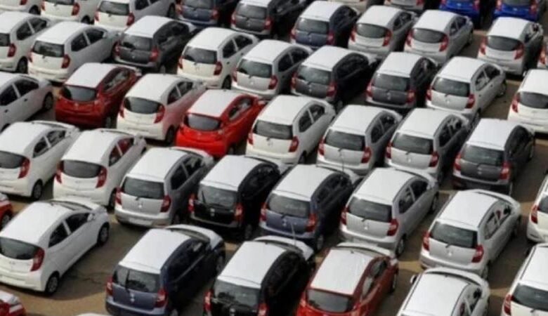 retail-sales-of-automobile-companies-fell-10-70-commercial-vehicles-saw-20-5-growth