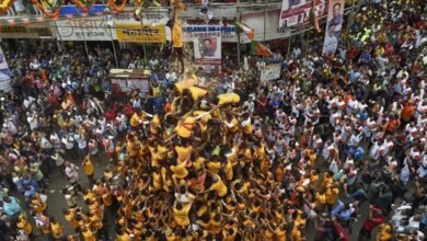 dahi-handi-buzz-in-mumbai-girls-even-left-boys-behind-watch-video