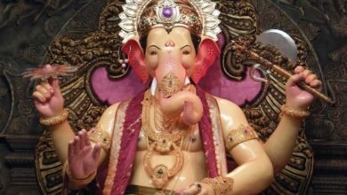 crowds-of-people-thronged-to-witness-the-arrival-of-a-huge-statue-of-vighnaharta-ganpati-at-sri-ganesh-khambhat-on-ganesh-chaturthi