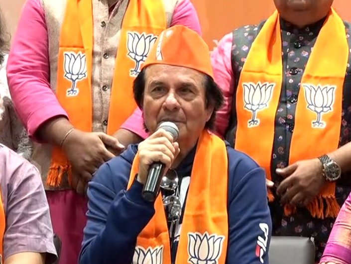 gandhinagar-well-known-ghazal-singer-manhar-udhas-performed-kesario-before-the-gujarat-assembly-elections-these-gujarati-artists-also-joined-the-bjp