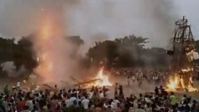 video-ravana-burns-in-haryana-people-run-for-their-lives-as-burning-effigy-falls-on-crowd-many-get-burnt