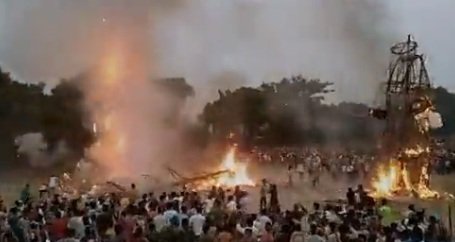 video-ravana-burns-in-haryana-people-run-for-their-lives-as-burning-effigy-falls-on-crowd-many-get-burnt
