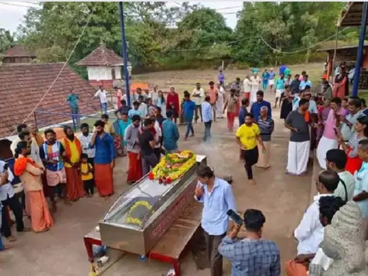 worlds-only-vegetarian-crocodile-dies-people-offer-prasad-of-rice-and-jaggery-with-their-own-hands-lived-in-kerala-temple-for-70-years