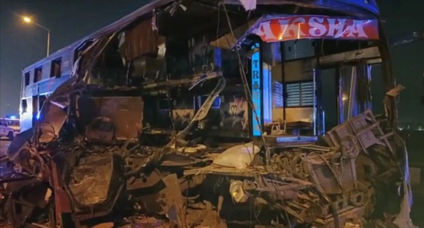 another-accident-while-trying-to-overtake-private-bus-and-truck-collide-in-vadodara-six-people-killed