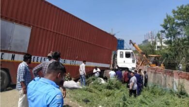 vadodara-car-rickshaw-collides-with-container-rams-air-force-wall-10-dead-8-injured