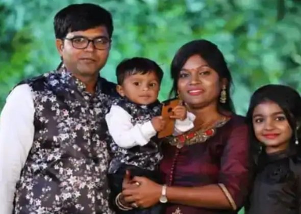 one-more-gujarati-family-disintegrated-in-the-infiltration-of-america-kalols-young-man-died-after-falling-from-the-30-feet-high-trump-wall-along-with-three-year-old-innocent-son-wife-serious