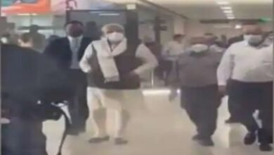 pm-modi-mother-health-live-update-pm-modi-leaves-for-delhi-asking-about-hirabas-health