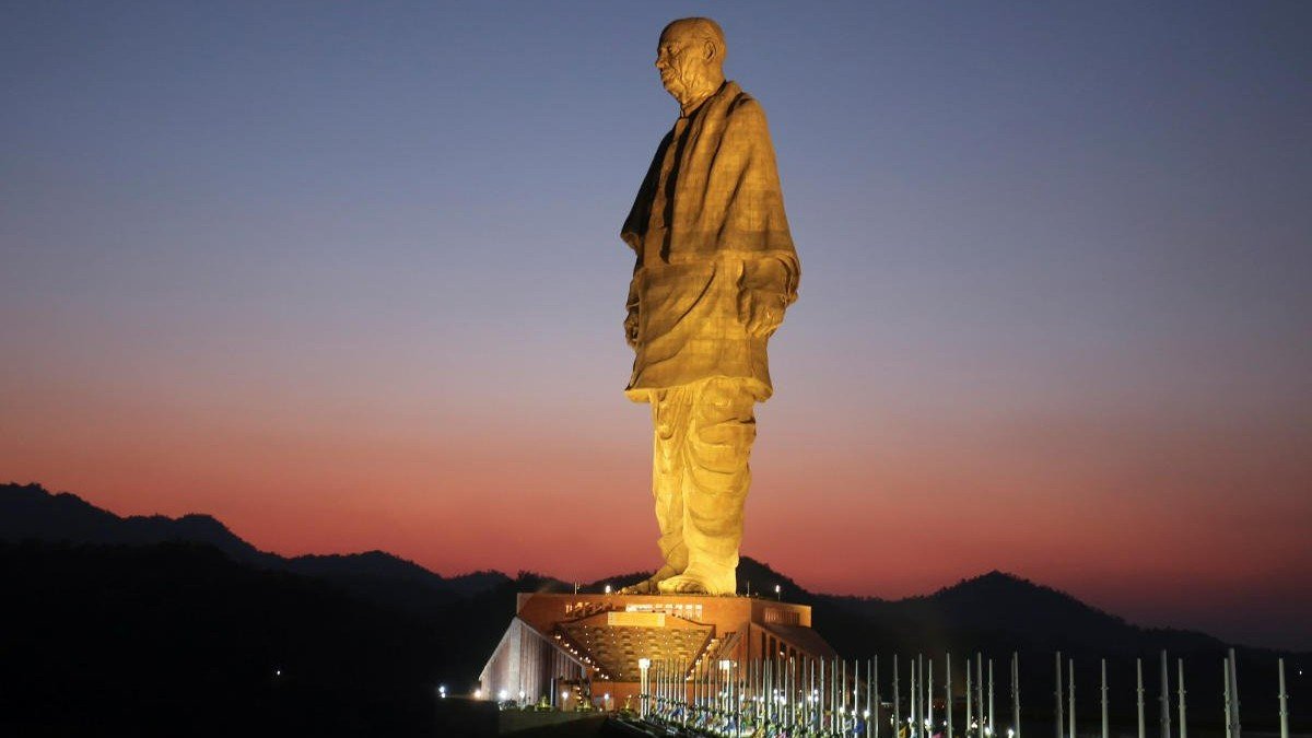 no-entry-to-this-place-without-a-mask-tourists-will-not-be-allowed-to-enter-the-statue-of-unity-without-a-mask-the-decision-was-taken-keeping-in-mind-the-situation-of-corona