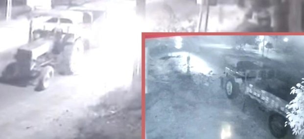 video-at-night-the-tractor-suddenly-became-a-tarzan-car-you-will-be-shocked-to-see-the-video-of-the-village-of-gujarat