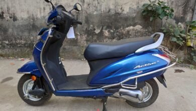 in-bengaluru-a-scooty-driver-pushed-an-old-man-for-1-km