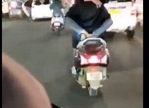 lets-love-openly-boy-girl-romance-on-scooty-watch-viral-video