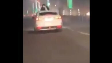 after-the-scooty-now-the-couple-was-seen-romancing-the-sunroof-of-the-car-there-will-be-a-big-action-video-viral