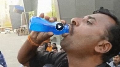 2-employees-of-amul-industries-in-rajkot-drank-poison-in-the-collectors-office-went-on-a-rampage-on-the-road-over-salary-issue