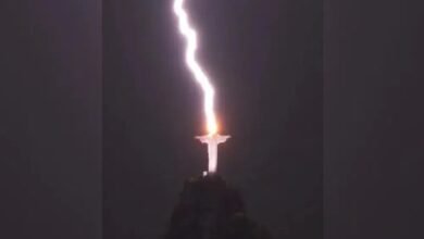 lightning-struck-the-statue-of-jesus-in-brazil-the-picture-created-a-sensation-on-the-internet