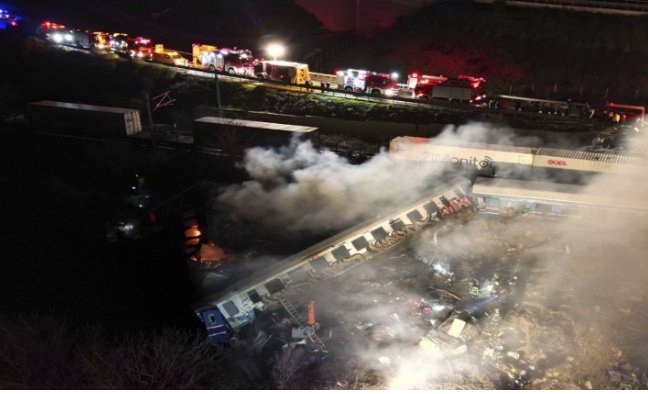 major-tragedy-in-greece-freight-train-collides-with-passenger-train-26-dead-more-than-85-injured