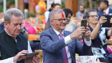 anthony-albanese-holi-australias-pm-albanese-dressed-in-holi-colors-plays-holi-with-cm-and-governor