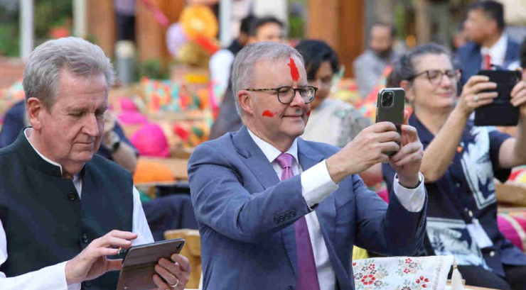 anthony-albanese-holi-australias-pm-albanese-dressed-in-holi-colors-plays-holi-with-cm-and-governor