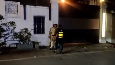 two-gujarati-youths-trespassed-in-shahrukhs-mannat-arrested-by-the-police