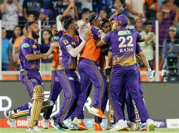 rinku-singh-hit-five-sixes-in-the-last-over-to-give-kolkata-a-thrilling-win