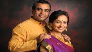 resh-rawals-family-has-a-mountain-of-grief-wife-swaroop-sampat-shed-tears-see-what-happened
